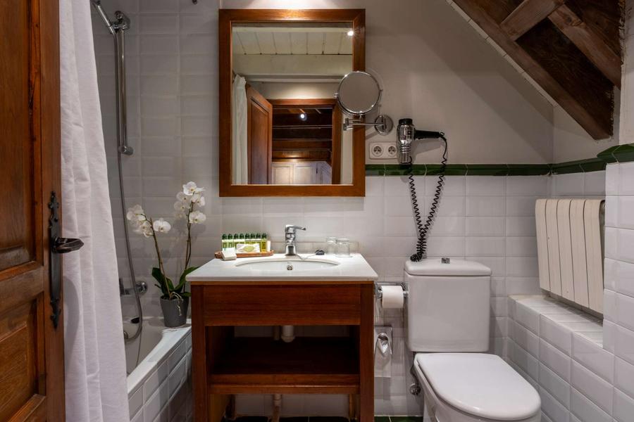 Habitación Doble Abuhardillada Habitación Doble Abuhardillada 5 Hotel Val de Ruda España