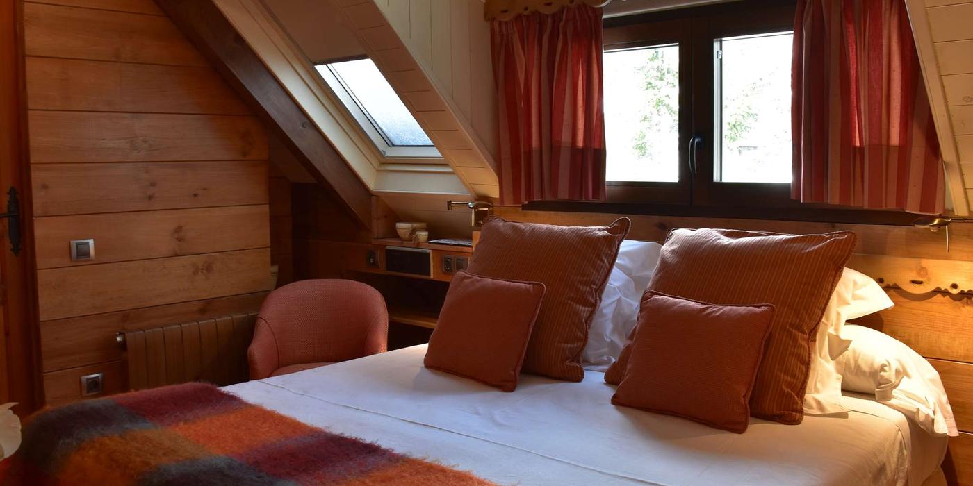 Habitación Doble Abuhardillada Habitación Doble Abuhardillada 2 Hotel Val de Ruda España